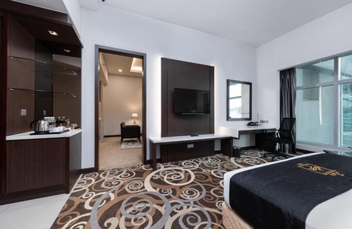 Kuching Hotel | Raia Hotel & Convention Centre Kuching