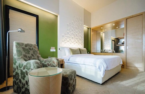 Kampung Sembulan Hotel | Raia Hotel Kota Kinabalu