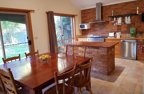 Porepunkah House | Rail Trail River House