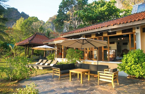 Krabi House | Railay Beach House Fabulous Sea and Cliff Views, Lovely Decor 4 bdr-2 Bath RBC