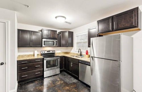 Clarksville Apartment | Railton - B6 I Townhome I Driveway
