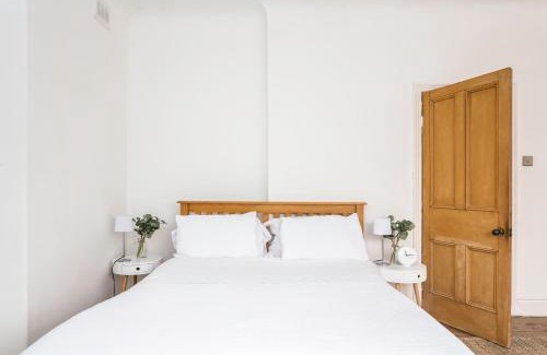 Port Sunlight House | Railway Cottage, Port Sunlight - Stanley-Stays