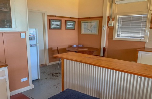 Lake Wangary House | Railway Shack 2 - Beachfront Location at a Budget Price.