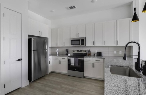 Denton Apartment | Railyard 3BD 3 - Three Bedroom Apartment, Sleeps 6