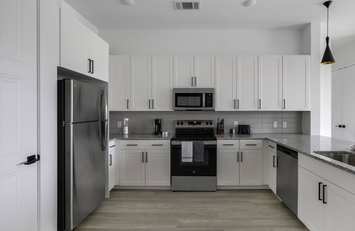Denton Apartment | Railyard 3BD 3 - Three Bedroom Apartment, Sleeps 6