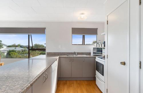 Rainbow Point House | Rainbow Lake House - Lake Taupō Holiday Home