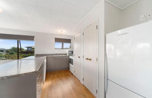 Rainbow Point House | Rainbow Lake House - Lake Taupō Holiday Home
