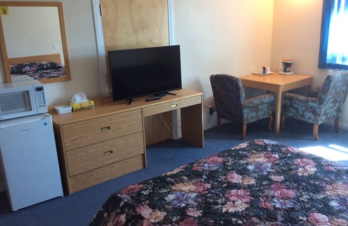 Swift Current Hotel | Rainbow Motel