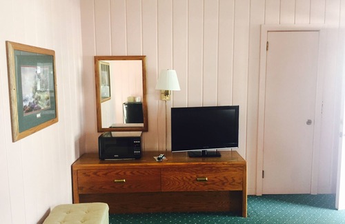 Mackinaw City Hotel | Rainbow Motel