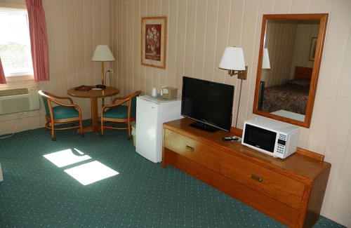 Mackinaw City Hotel | Rainbow Motel