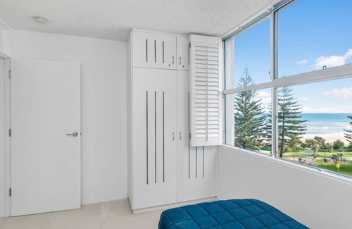 Coolangatta Apartment | Rainbow Pacific Unit 14- Ocean Views overlooking Rainbow Bay in Coolangatta with Wi-Fi Inc.