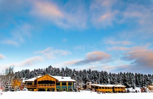 Gallatin Gateway Cabin | Rainbow Ranch Lodge