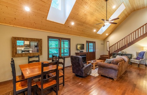 Sylva Cabin | Rainbow Run- Luxury Home in River Community, Fire Pit, Great Fishing!