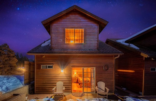 Christopher Creek Cabin | Rainbow Trout Cabin quick drive to fishing lakes, backs forest, kitchen heat+AC