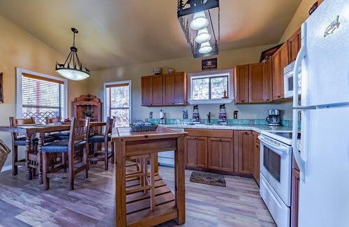 Ruidoso Cabin | Raindance Retreat Hot Tub and Views