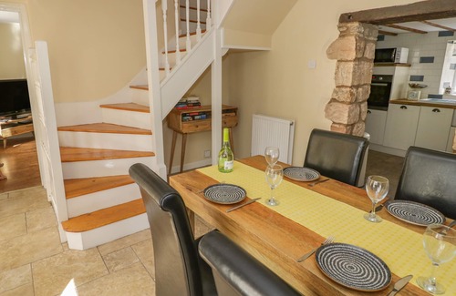 Cinderford Cottage | RAINFOREST COTTAGE, pet friendly, with a garden in Ruspidge