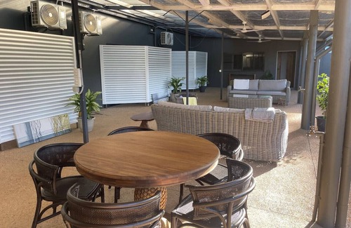 Mission Beach Apartment | Rainforest King Rooms | Shared Kitchen + Lounge | Sleeps 2–8
