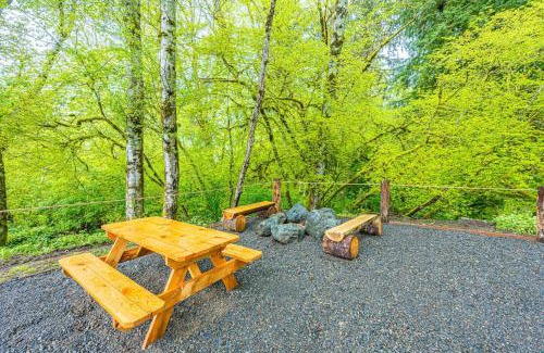 Forks Apartment | Rainforest Tiny Home Retreat Farmhouse 18