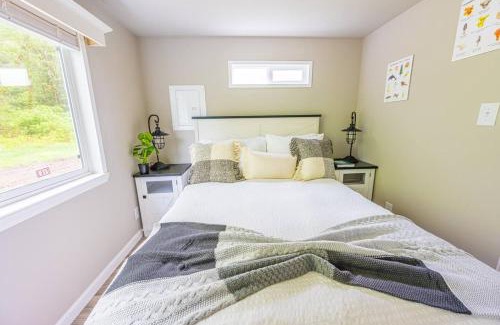 Forks Apartment | Rainforest Tiny Home Retreat Farmhouse 18