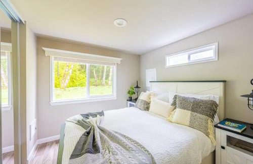 Forks Apartment | Rainforest Tiny Home Retreat Farmhouse 18