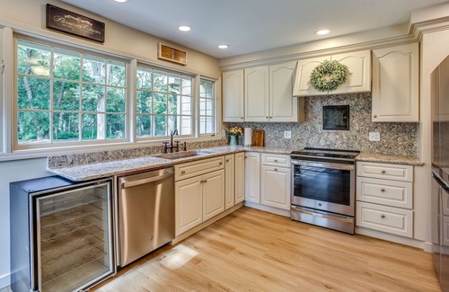 Omaha House | Rainwood Cottage in the woods, on a working farm near Lake Cunningham I680 close