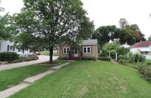 South Central Omaha House | Ralston Cottage Vibes with HUGE family room