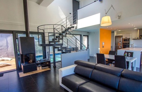 Costa Cunit Villa | Ramón Castellet i la Gornal Ref 561.224 Villa Rica