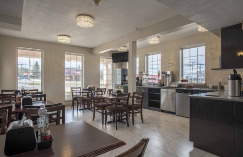 100 Mile House Hotel | Ramada by Wyndham 100 Mile House