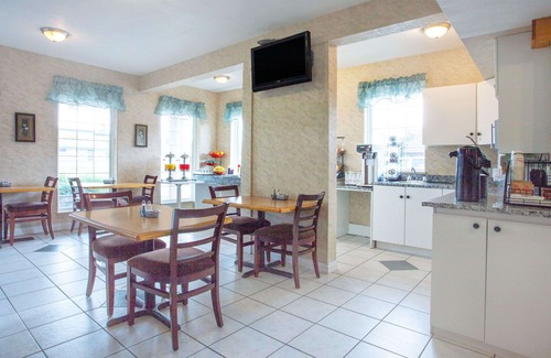 100 Mile House Hotel | Ramada by Wyndham 100 Mile House