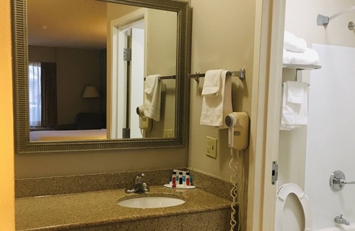 Batesville Hotel | Ramada by Wyndham Batesville