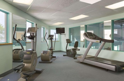 Belleville Hotel | Ramada by Wyndham Belleville Harbourview Conference Center