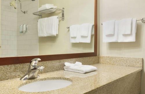Belleville Hotel | Ramada by Wyndham Belleville Harbourview Conference Center