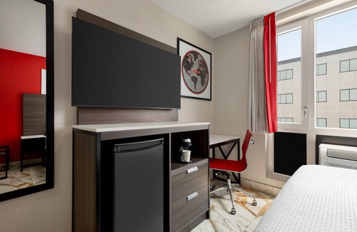 Crown Heights Hotel | Ramada By Wyndham Brooklyn Empire Blvd