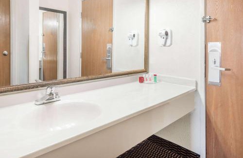 Columbia Hotel | Ramada by Wyndham Columbia