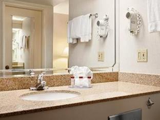 Downtown Hotel | Ramada by Wyndham Costa Mesa/Newport Beach