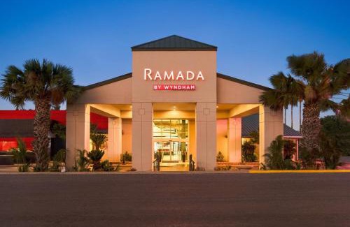Amistad National Recreational Area Hotel | Ramada by Wyndham Del Rio