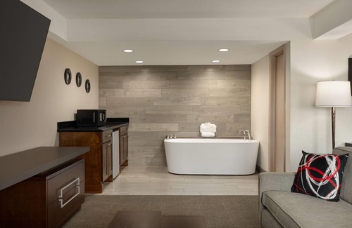 Amistad National Recreational Area Hotel | Ramada by Wyndham Del Rio