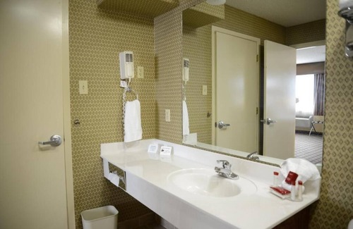 Amistad National Recreational Area Hotel | Ramada by Wyndham Del Rio