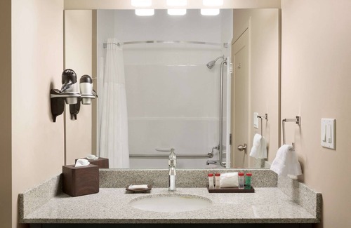 Emerald Park Hotel | Ramada by Wyndham Emerald Park/Regina East