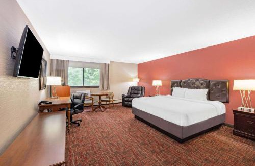 Grand Forks Hotel | Ramada by Wyndham Grand Forks