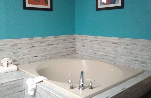 Groton Hotel | Ramada by Wyndham Groton/Mystic