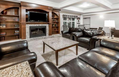 High River Hotel | Ramada by Wyndham High River
