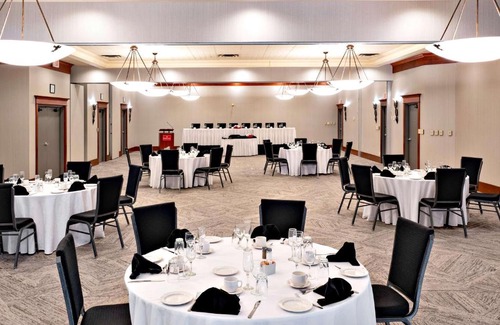 Dilworth Mountain Estates Hotel | Ramada by Wyndham Kelowna Hotel & Conference Center