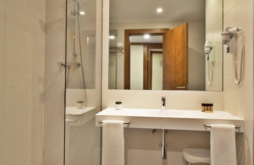Alto do Pina Hotel | Ramada by Wyndham Lisbon