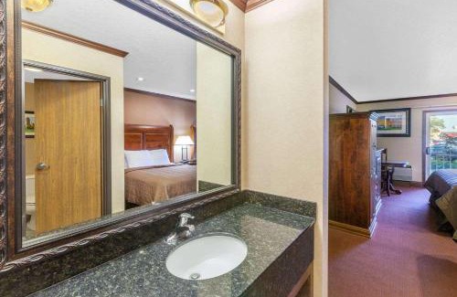 Mackinaw City Hotel | Ramada by Wyndham Mackinaw City Waterfront