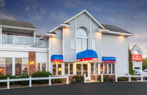 Mackinaw City Hotel | Ramada by Wyndham Mackinaw City Waterfront