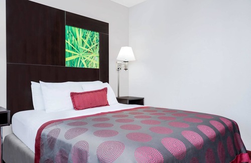 Golden Valley Hotel | Ramada by Wyndham Minneapolis Golden Valley