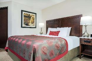 Golden Valley Hotel | Ramada by Wyndham Minneapolis Golden Valley