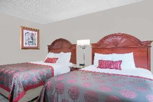 Golden Valley Hotel | Ramada by Wyndham Minneapolis Golden Valley