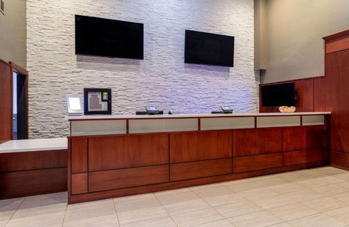 Fort St. John Hotel | Ramada by Wyndham Northern Grand Hotel & Conference Centre